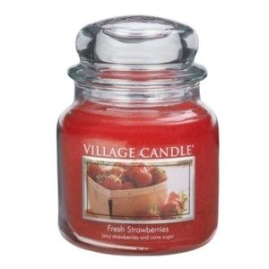 Village Candle Vonná svíčka Čerstvé jahody - Fresh Strawberry, 397 g